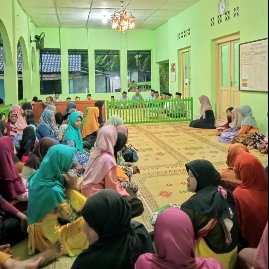 Mahasiswa KKN-T 03 UAA: Dukungan Aktif dalam Kegiatan Buka Bersama Masjid Tegalrejo
